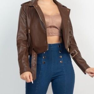 Snag this amazing jacket while it’s on sale 😍❤️